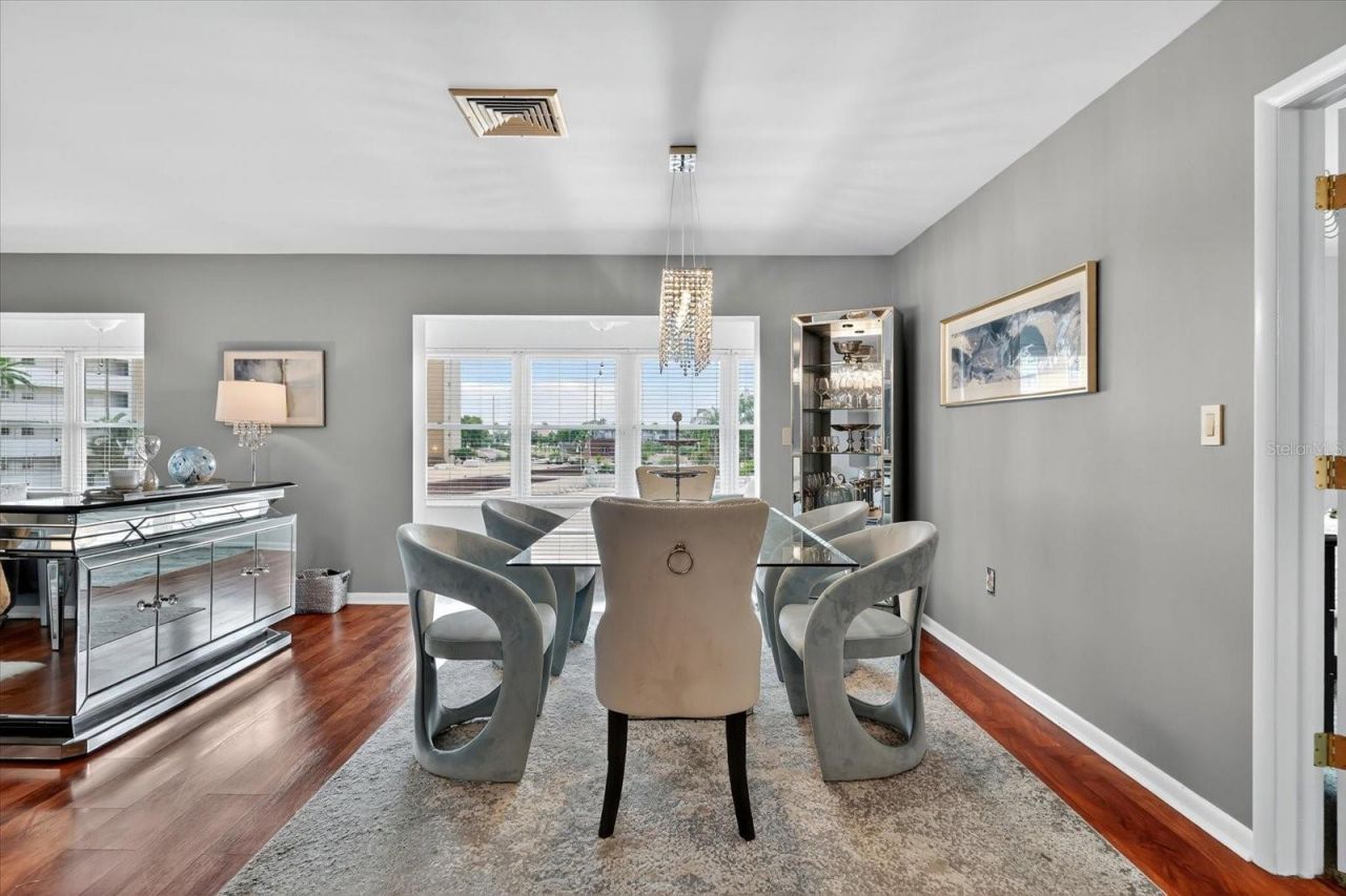 5020 Brittany Drive S, Unit 322, Saint Petersburg, FL 33715 Photo