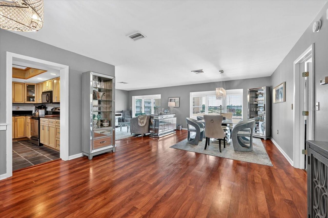 5020 Brittany Drive S, Unit 322, Saint Petersburg, FL 33715 Photo