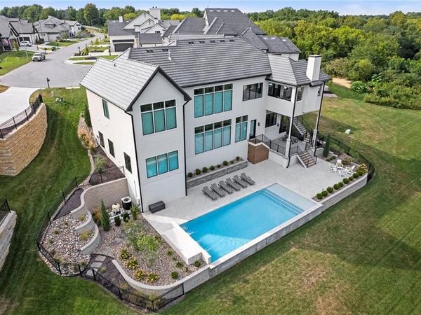 7390 N National Drive, Parkville, MO 64152