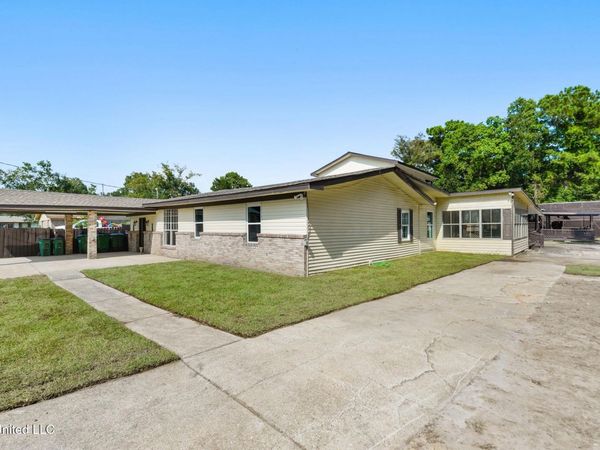 3600 Mosby Street, Moss Point, MS 39563