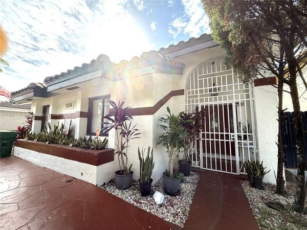 11266 SW 33rd St, Miami, FL 33165
