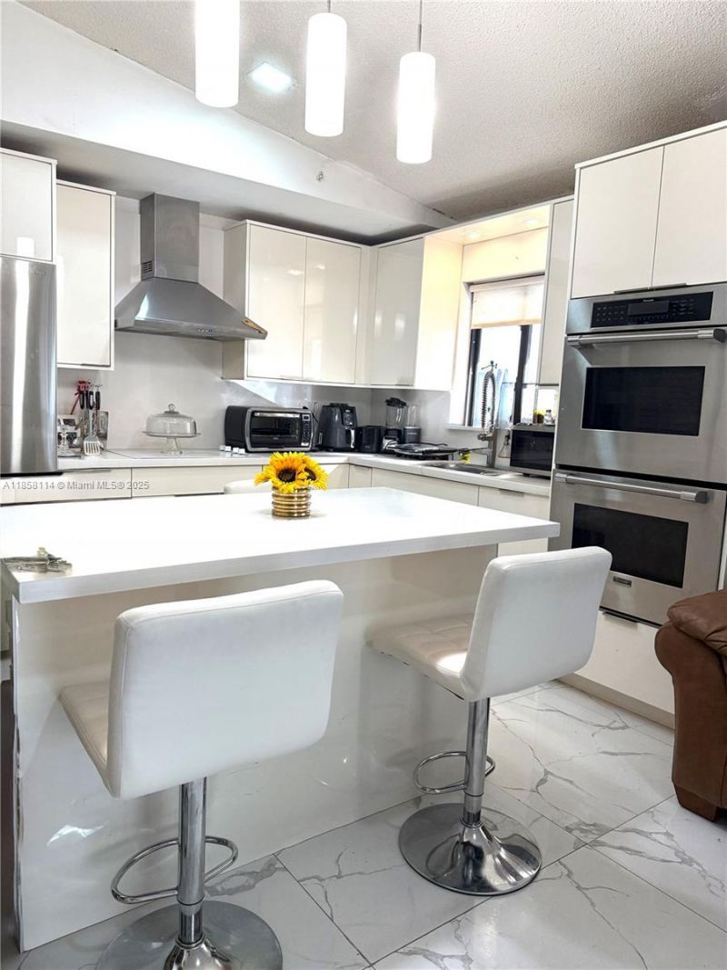 11266 SW 33rd St, Miami, FL 33165 Photo