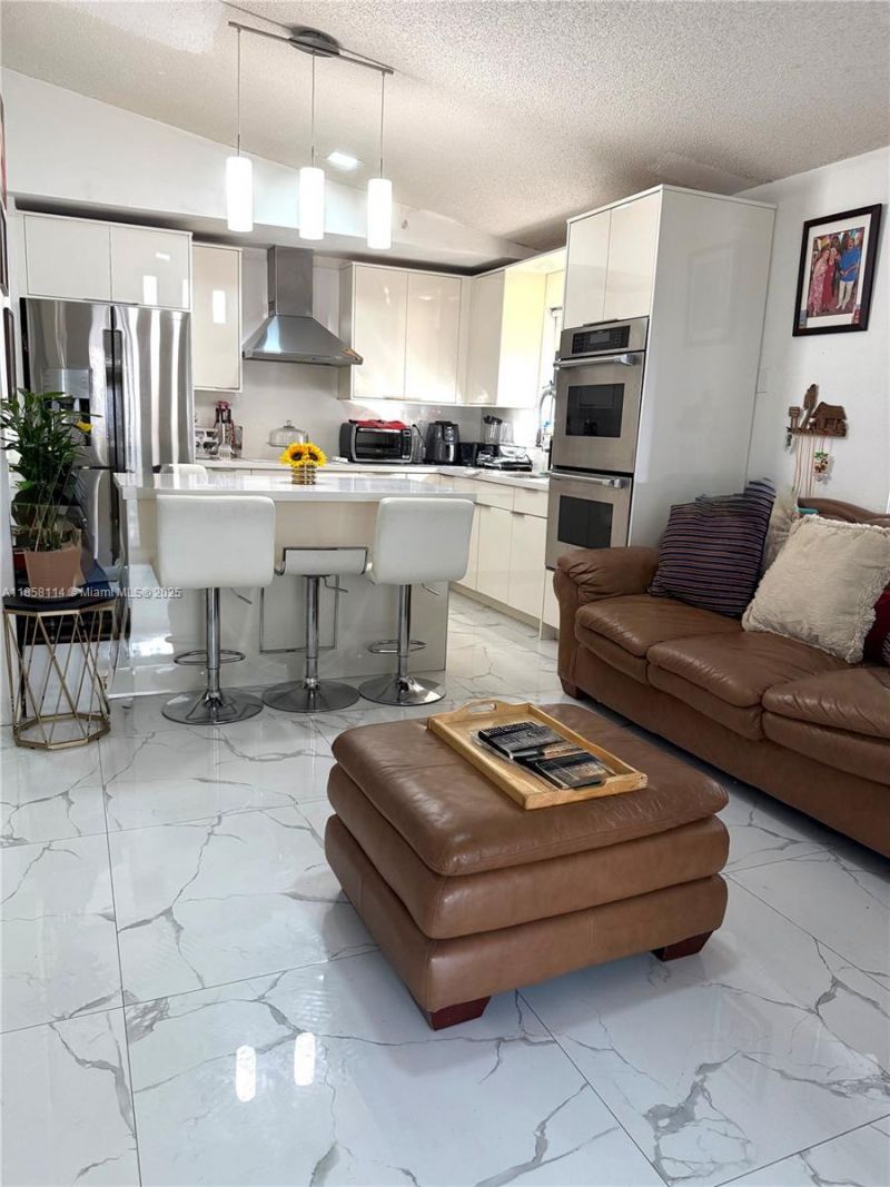 11266 SW 33rd St, Miami, FL 33165 Photo