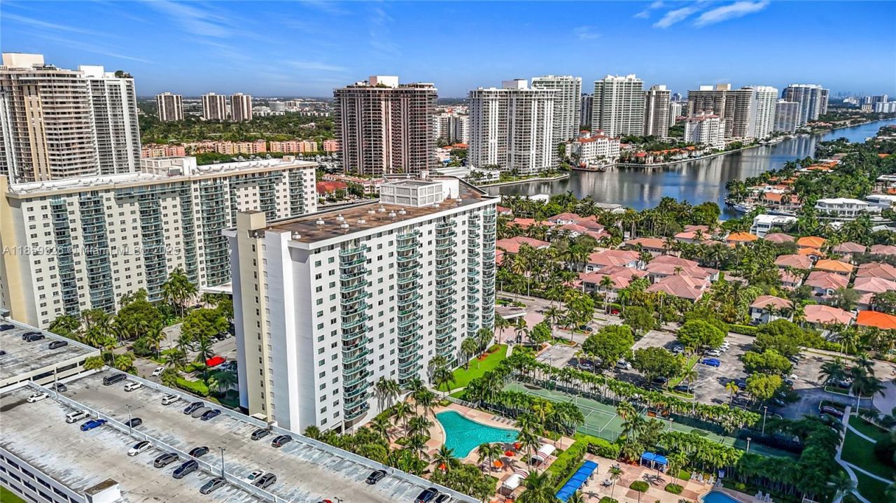 19380 Collins Ave, Unit 308, Sunny Isles Beach, FL 33160 Photo