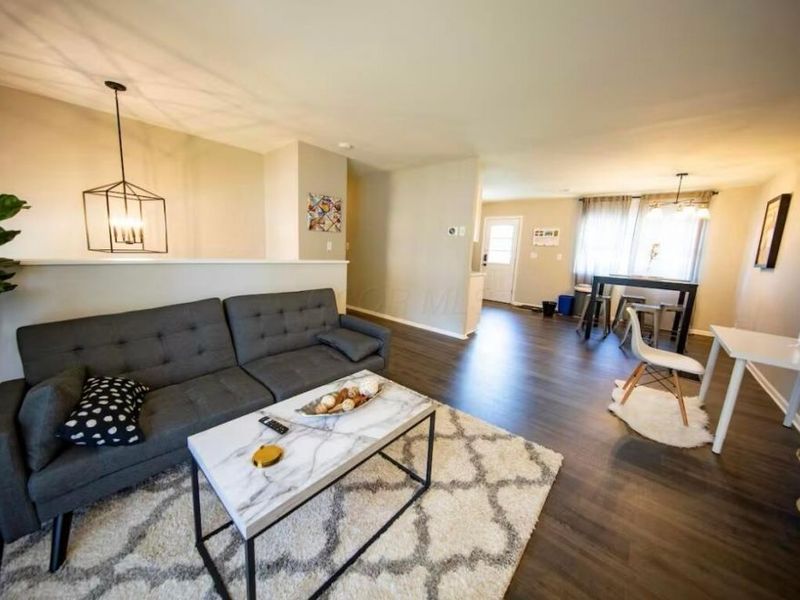 221 Lincolnshire Road, Columbus, OH 43230 Photo 1