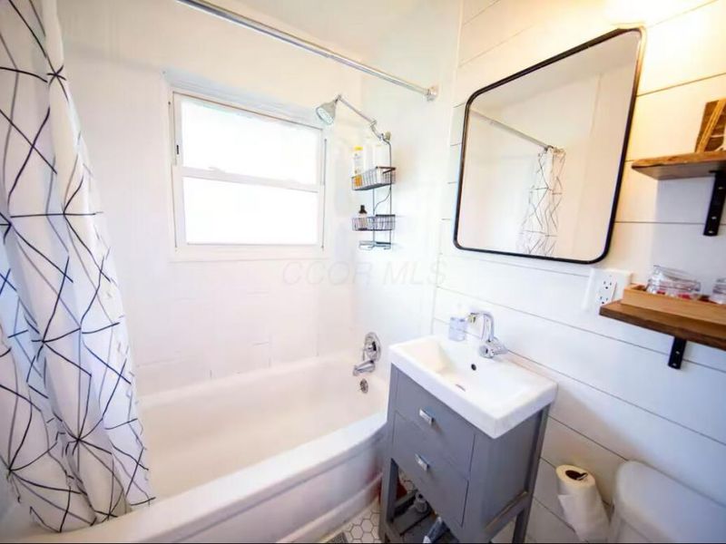 221 Lincolnshire Road, Columbus, OH 43230 Photo 14