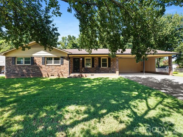 168 Mooreland Road, Mooresville, NC 28117