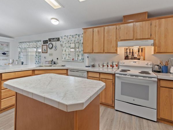 2398 Sasha Court, Grants Pass, OR 97527