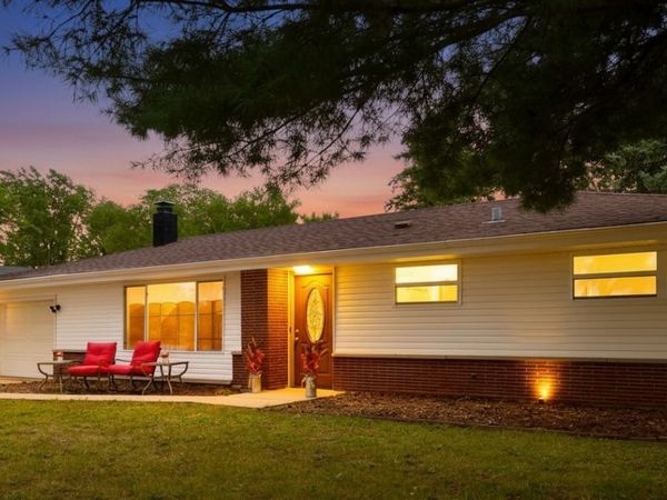 808 Bridle Lane, Wheaton, IL 60187