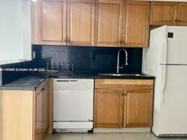 310 SW 10th Ter, Hallandale Beach, FL 33009