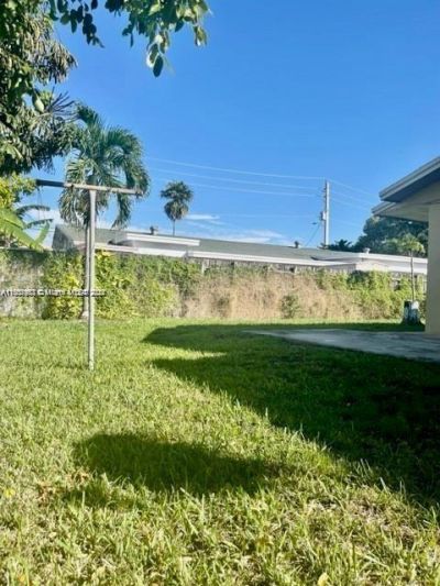 310 SW 10th Ter, Hallandale Beach, FL 33009 Photo