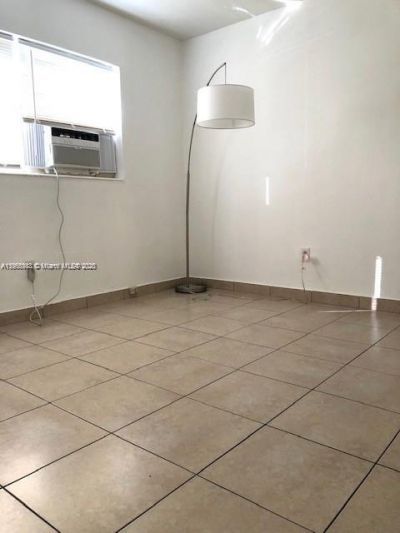 310 SW 10th Ter, Hallandale Beach, FL 33009 Photo