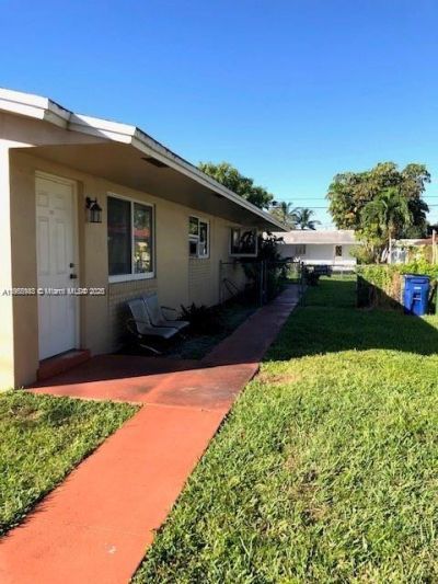 310 SW 10th Ter, Hallandale Beach, FL 33009 Photo