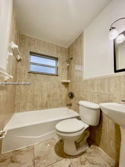 310 SW 10th Ter, Hallandale Beach, FL 33009 Photo