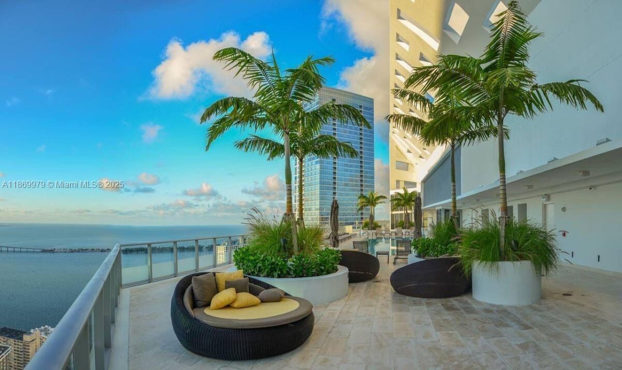 1300 Brickell Bay Dr, Unit 3007, Miami, FL 33131 Photo