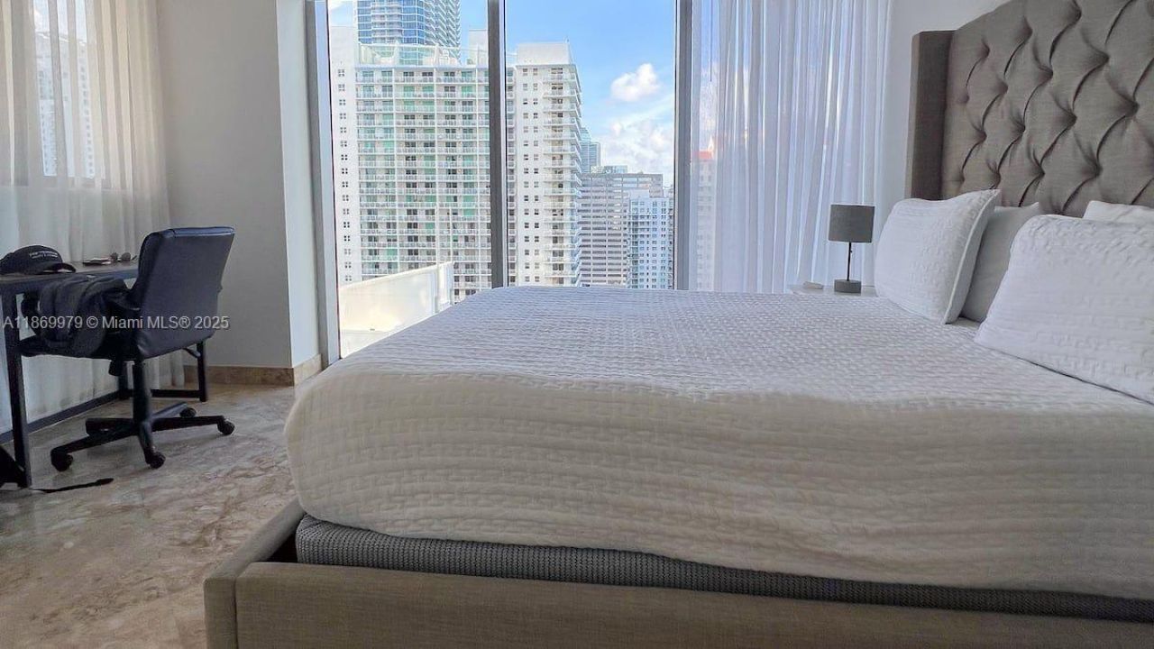 1300 Brickell Bay Dr, Unit 3007, Miami, FL 33131 Photo
