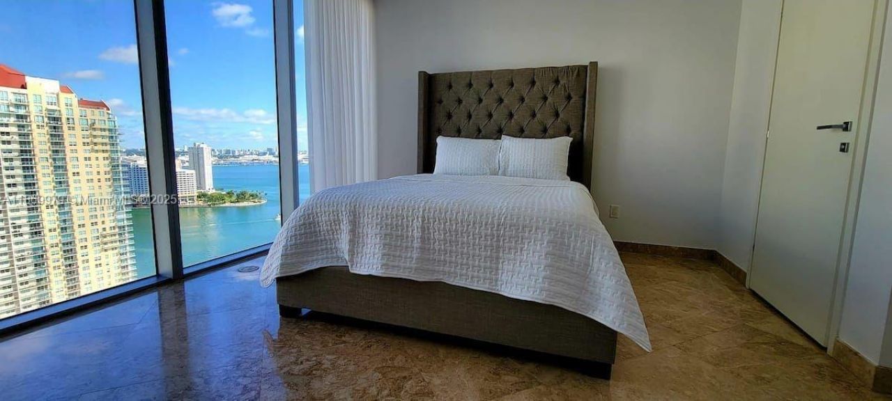 1300 Brickell Bay Dr, Unit 3007, Miami, FL 33131 Photo