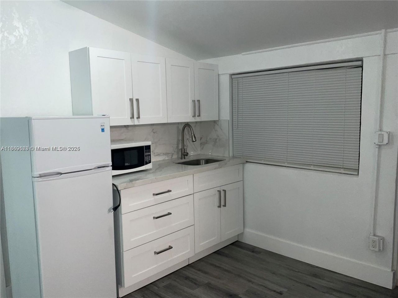 1971 W 2nd Ave, Hialeah, FL 33010 Photo