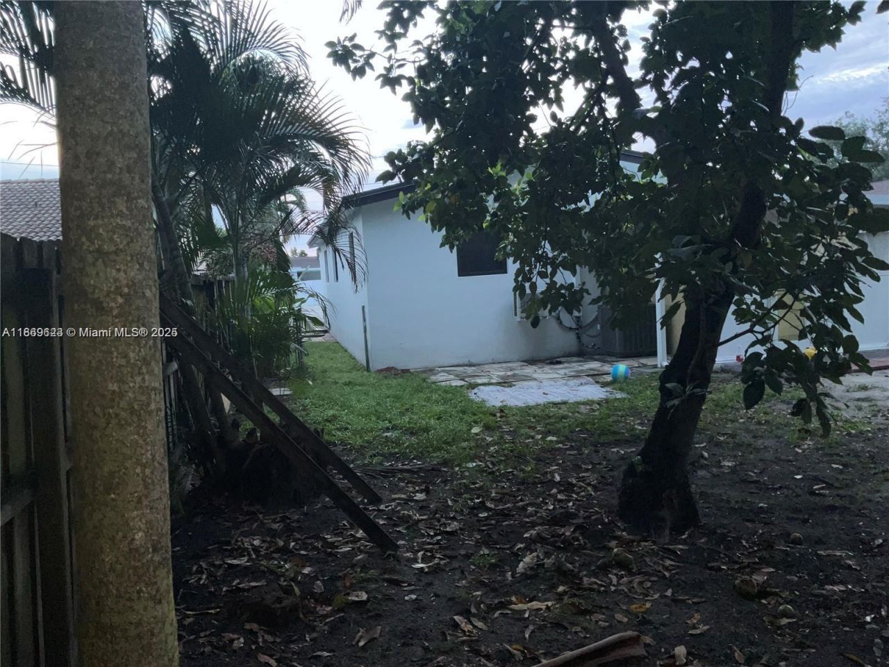 1971 W 2nd Ave, Hialeah, FL 33010 Photo