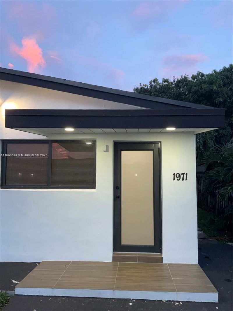1971 W 2nd Ave, Hialeah, FL 33010 Photo