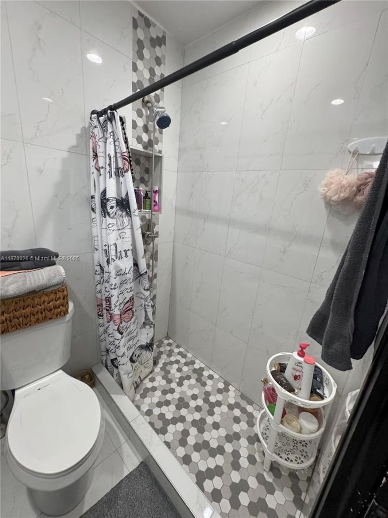 6411 W 27th Way, Unit 201, Hialeah, FL 33016 Photo