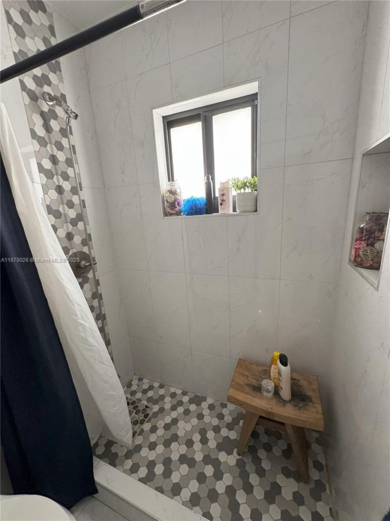 6411 W 27th Way, Unit 201, Hialeah, FL 33016 Photo