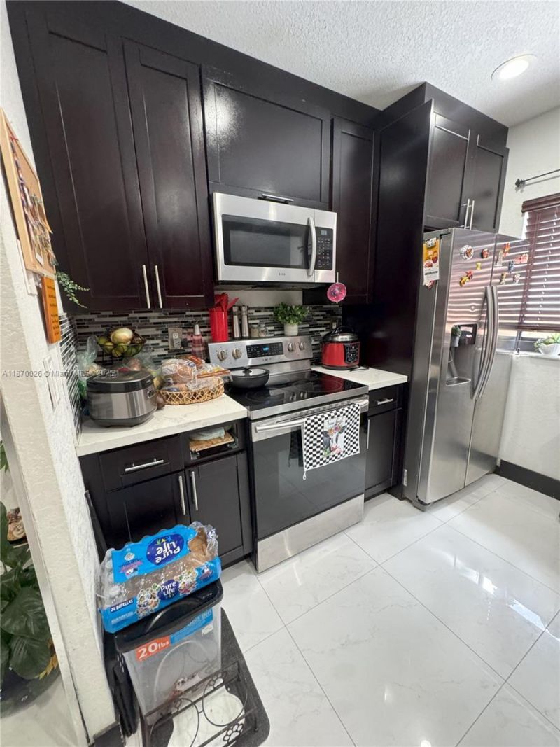 6411 W 27th Way, Unit 201, Hialeah, FL 33016 Photo