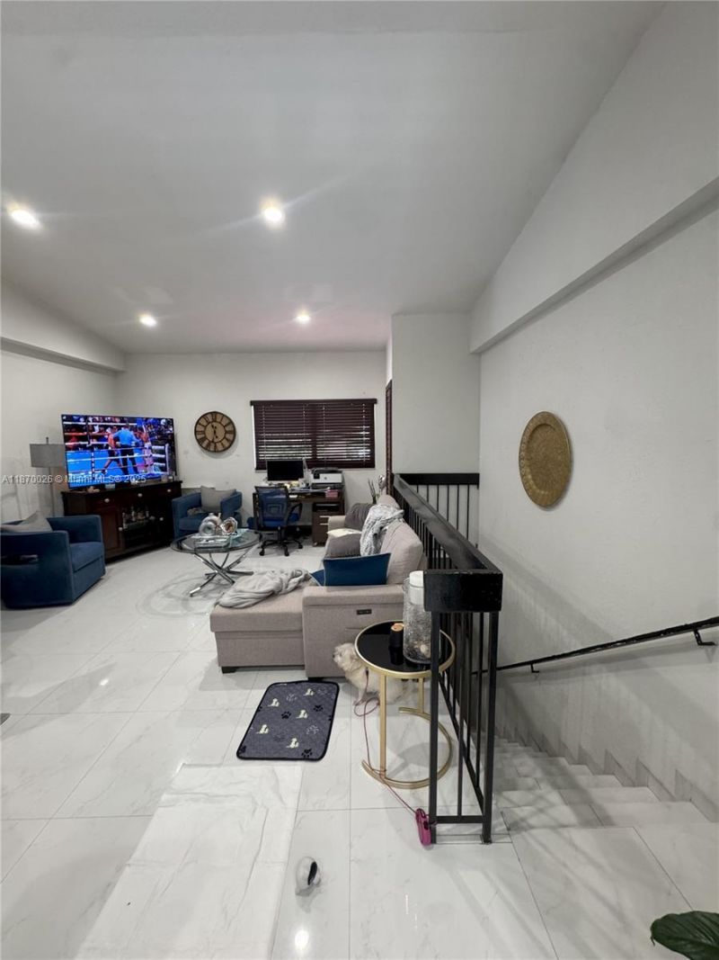 6411 W 27th Way, Unit 201, Hialeah, FL 33016 Photo