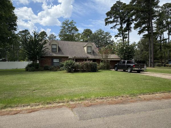 161 Mapleview Rd, West Point, MS 39773