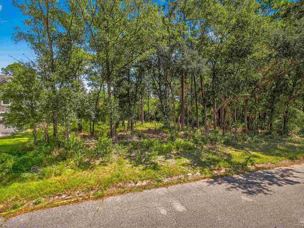 5652 Bay Forest Dr, Pensacola, FL 32526