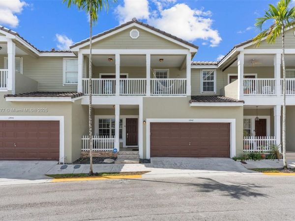 10548 NW 56th Dr, Coral Springs, FL 33076