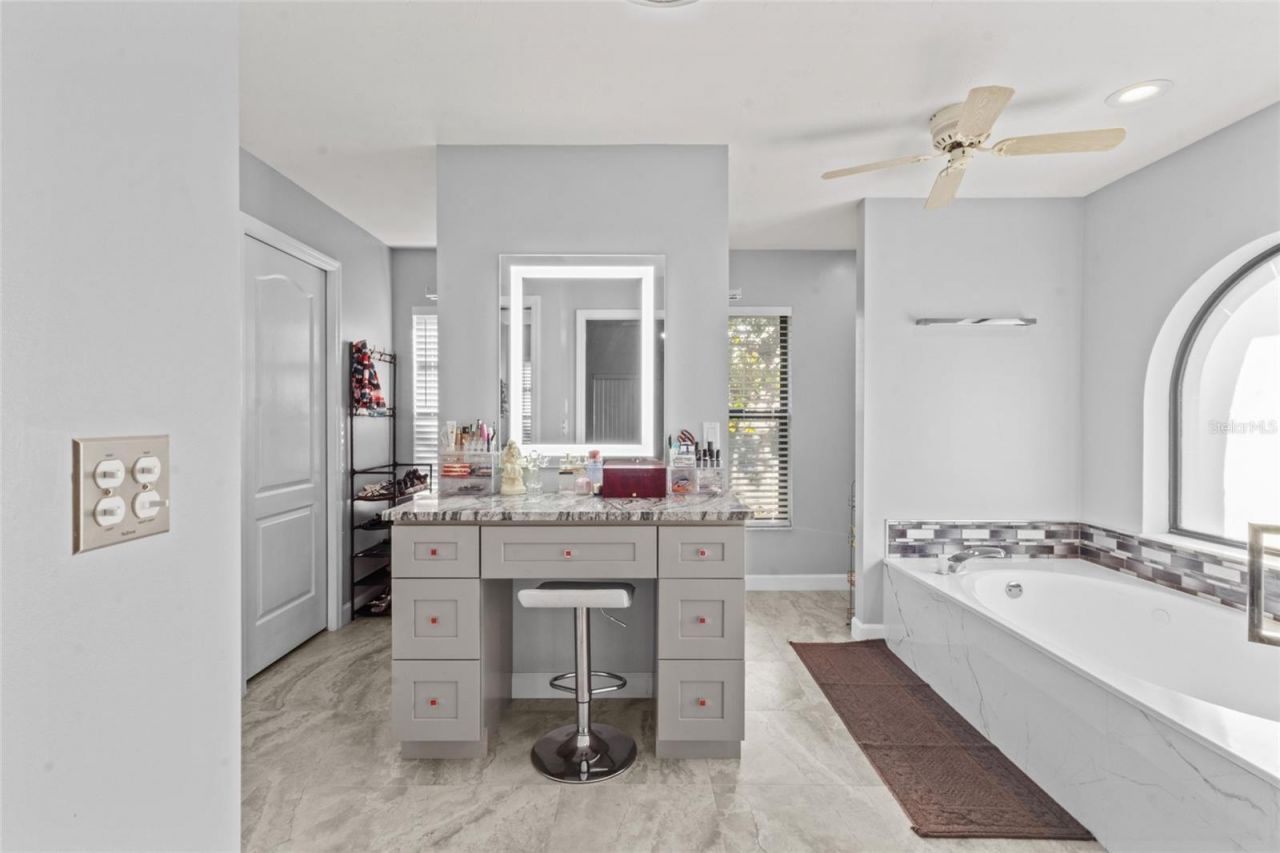 4219 Presidential Avenue Circle E, Bradenton, FL 34203 Photo