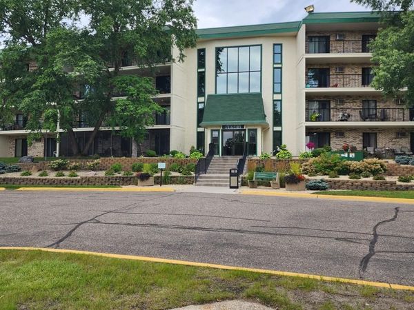 10501 Cedar Lake Road, Unit 212, Hopkins, MN 55305