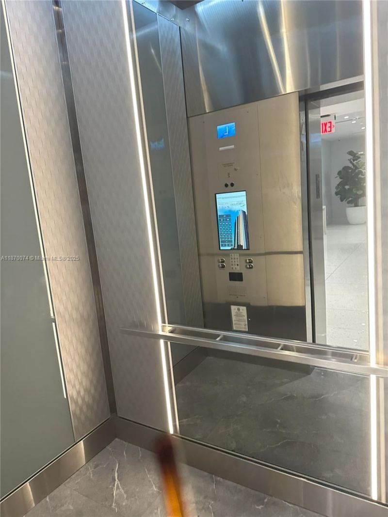 20335 W Country Club Dr, Unit 2502, Aventura, FL 33180 Photo