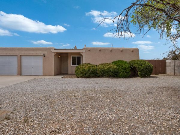 6505 MCKINNEY Drive NE, Albuquerque, NM 87109