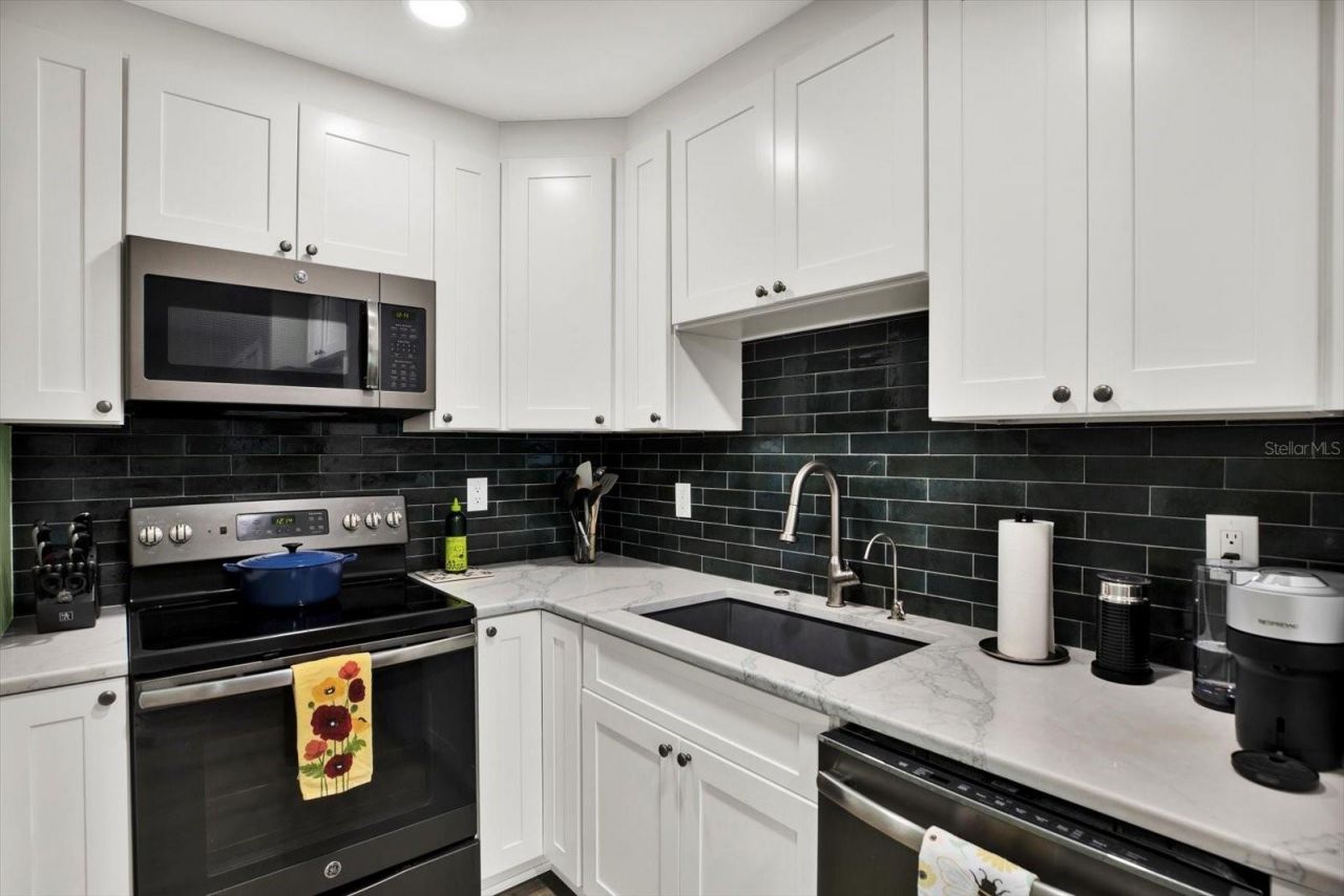 3229 40th Lane S, Unit C, Saint Petersburg, FL 33711 Photo