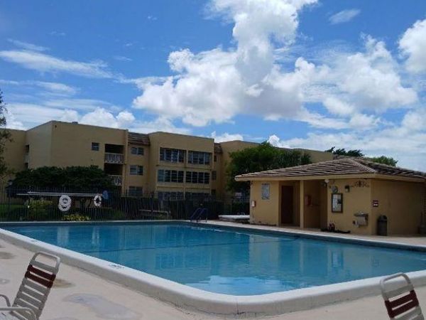 6300 NW 62nd Street, Unit 303, Fort Lauderdale, FL 33319