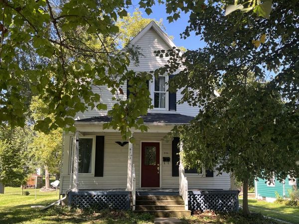 484 Grove Avenue, Valparaiso, IN 46385