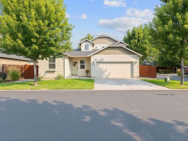 1602 W Hill Avenue, Sisters, OR 97759