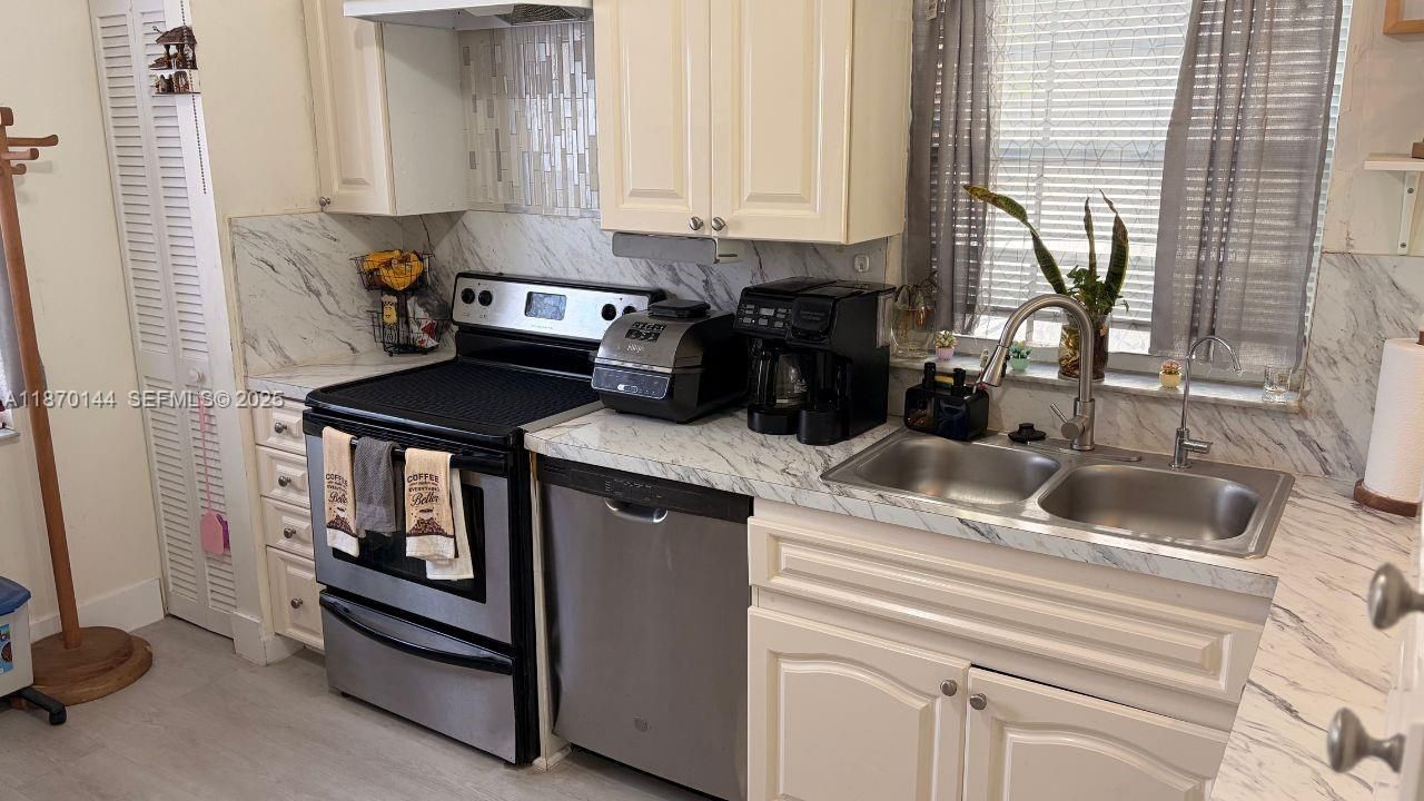 965 SW 180th Ter, Pembroke Pines, FL 33029 Photo