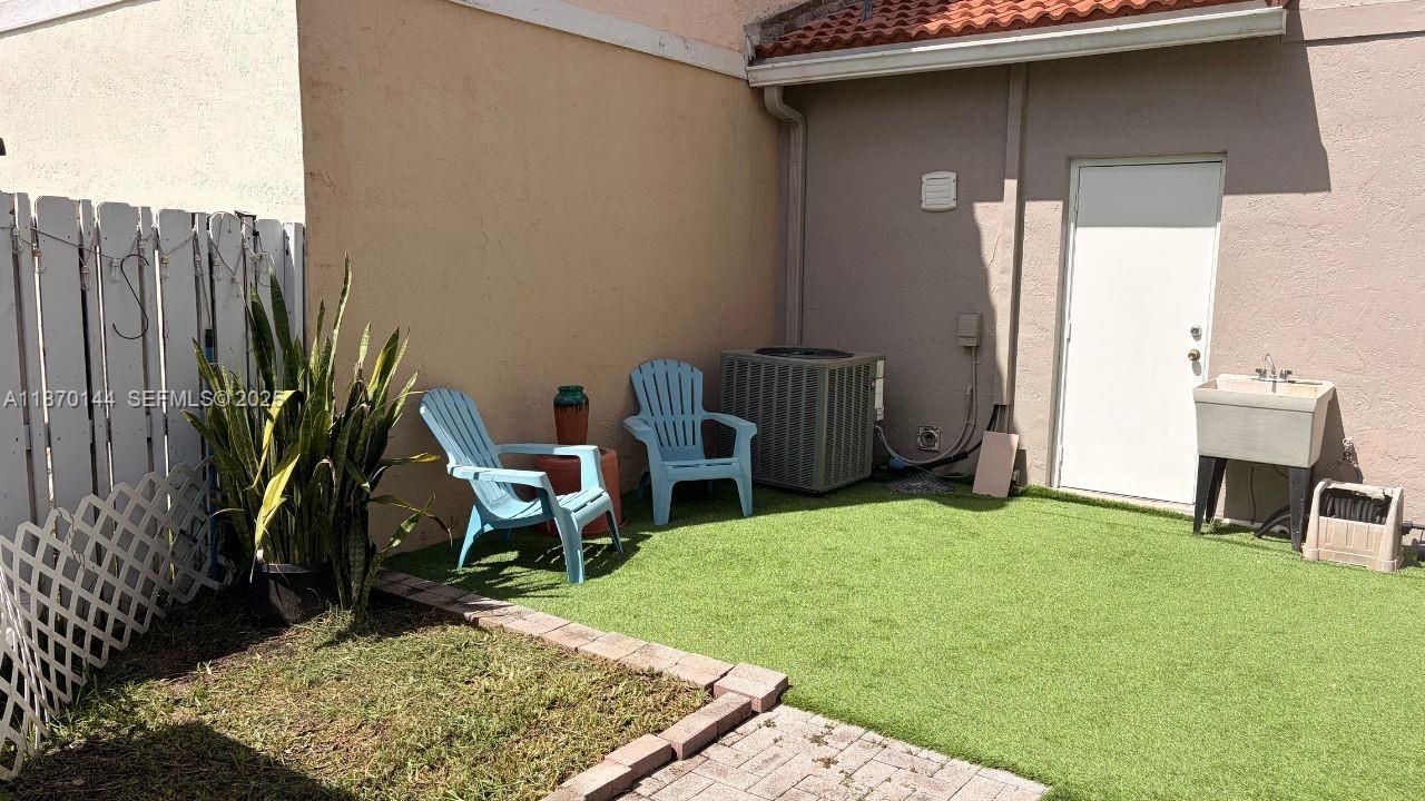 965 SW 180th Ter, Pembroke Pines, FL 33029 Photo