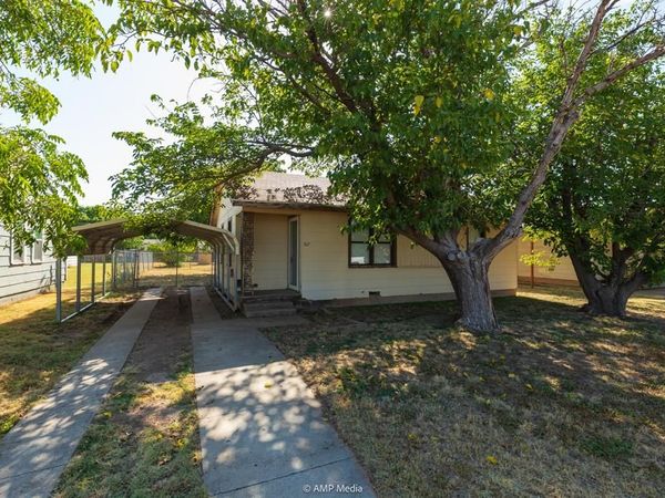 517 NW J Avenue, Hamlin, TX 79520