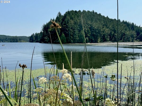 000 Tahkenitch Lake, Gardiner, OR 97441