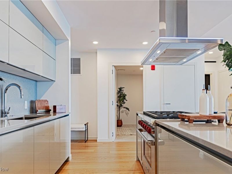 22700 Lake Road, Unit 102, Rocky River, OH 44116 Photo 6