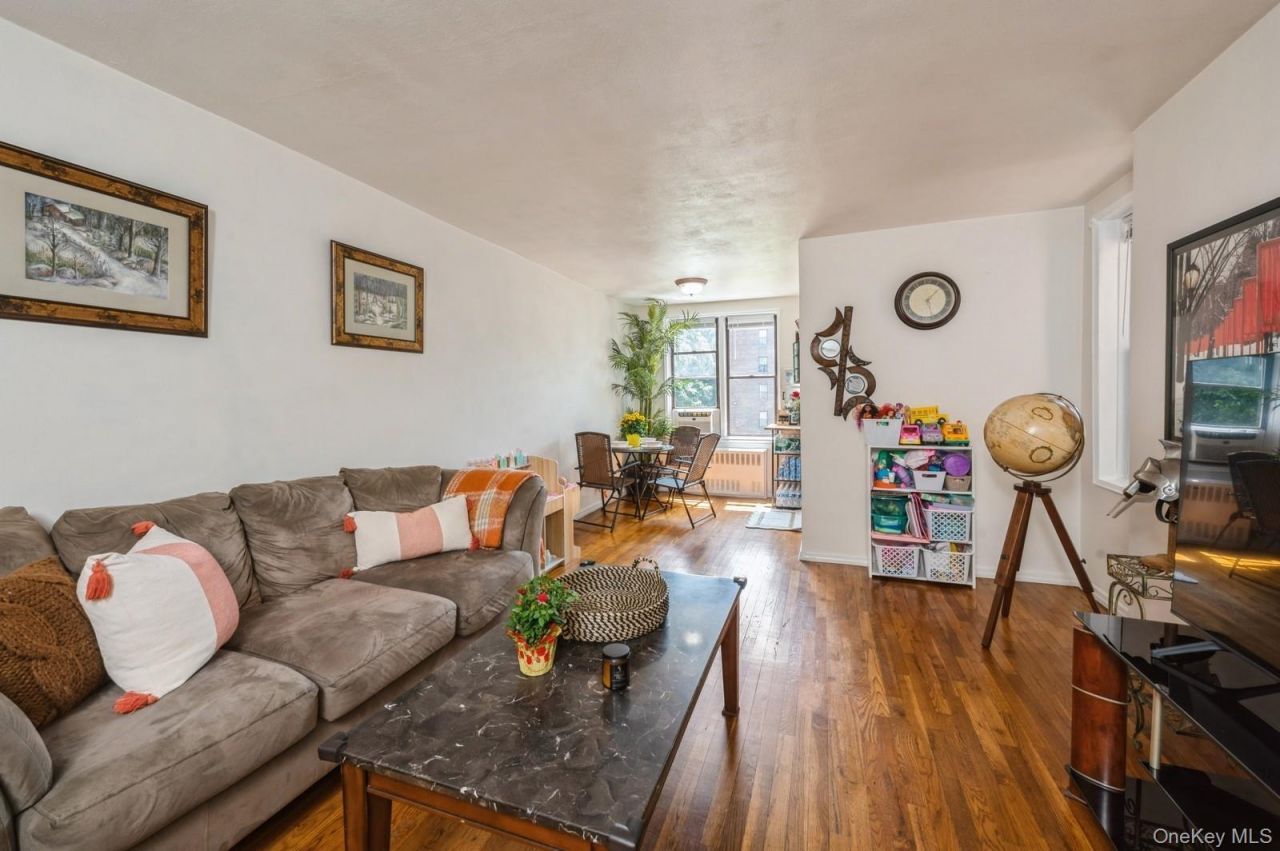 678 Warburton Avenue, Unit 5J, Yonkers, NY 10701 Main Photo