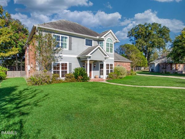 300 Oak Hollow Drive, Lafayette, LA 70508