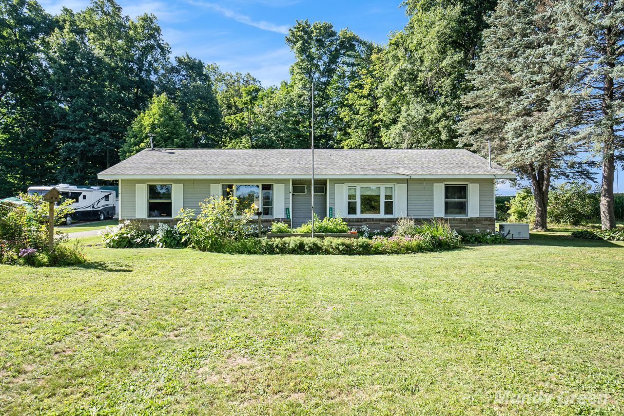 1890 Coral Road Ne, Edmore, MI 48829 Main Photo