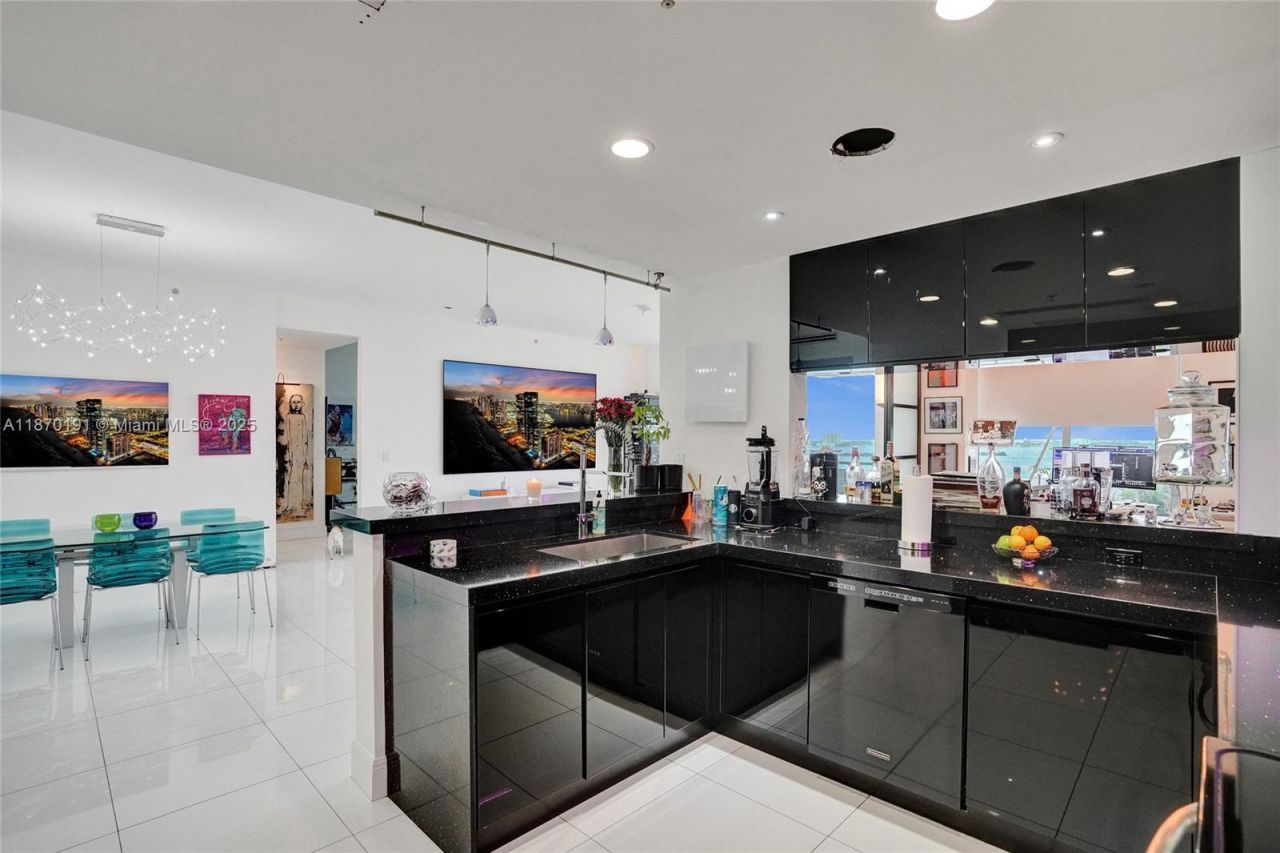 7901 Hispanola Ave, Unit 1601, North Bay Village, FL 33141 Photo