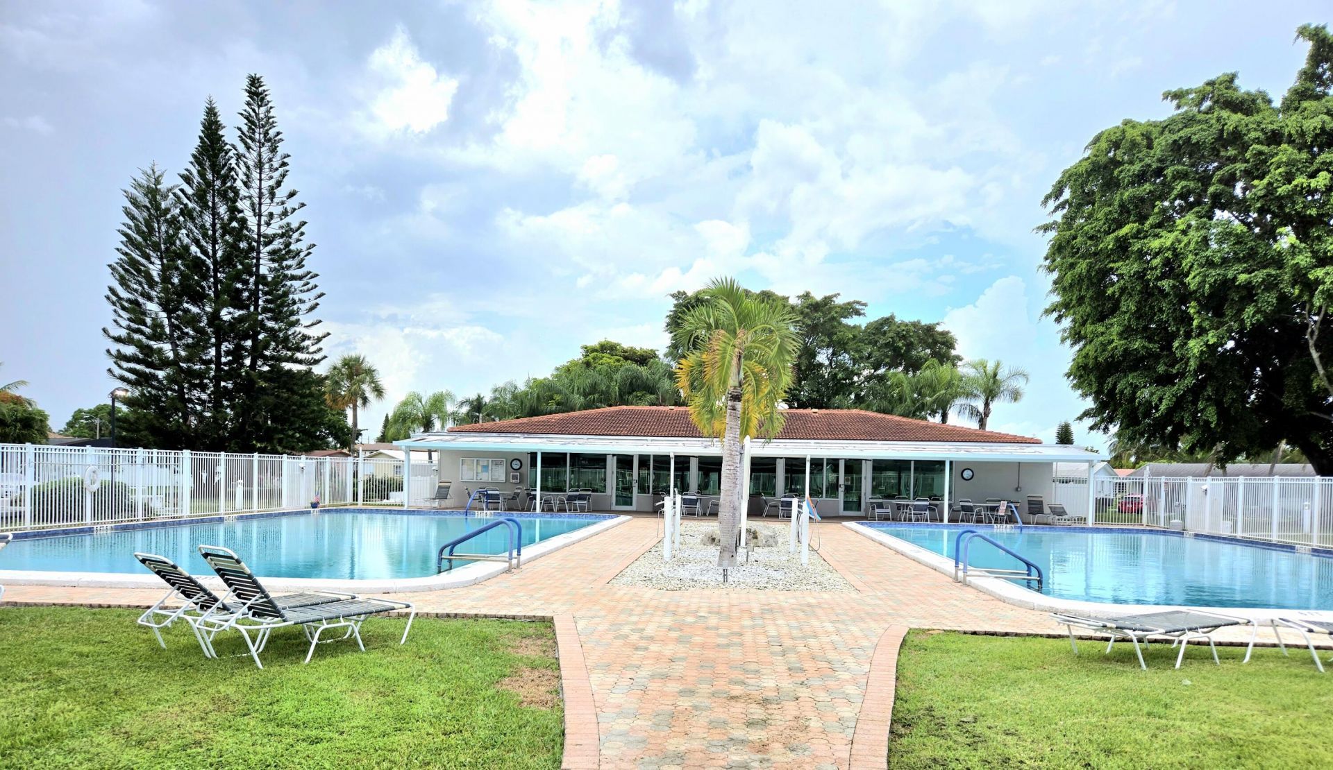 4914 NW 52 Street, Tamarac, FL 33319 Photo