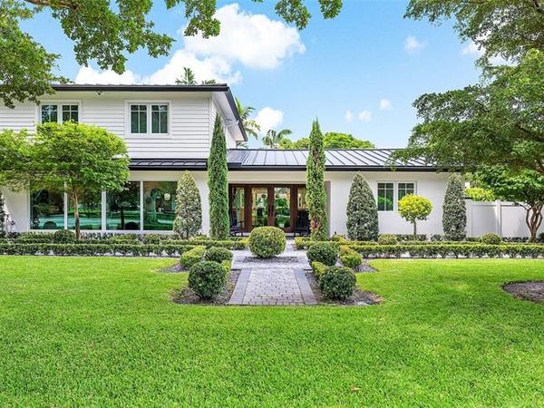 2421 NE 12th St, Fort Lauderdale, FL 33304